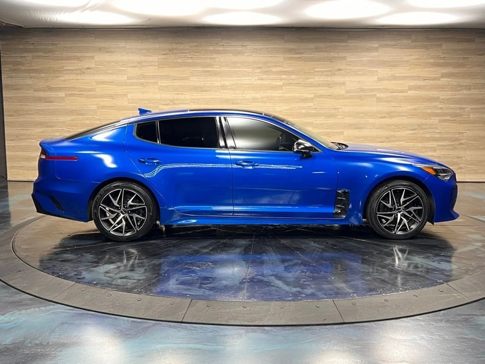 2023 Kia Stinger - Image 15 of 17