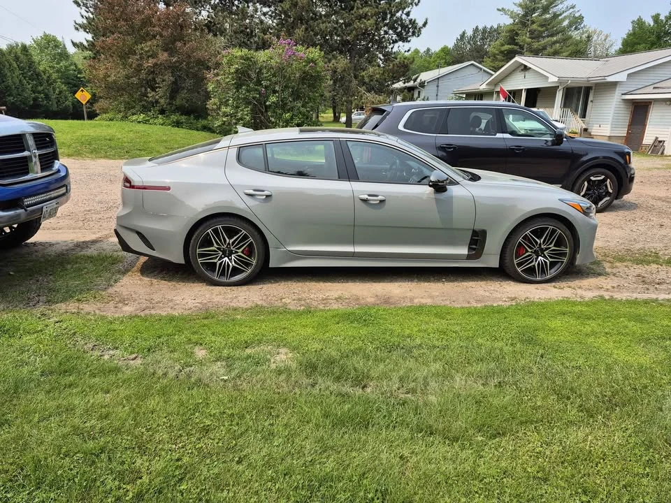 2023 Kia Stinger - Image 2 of 5