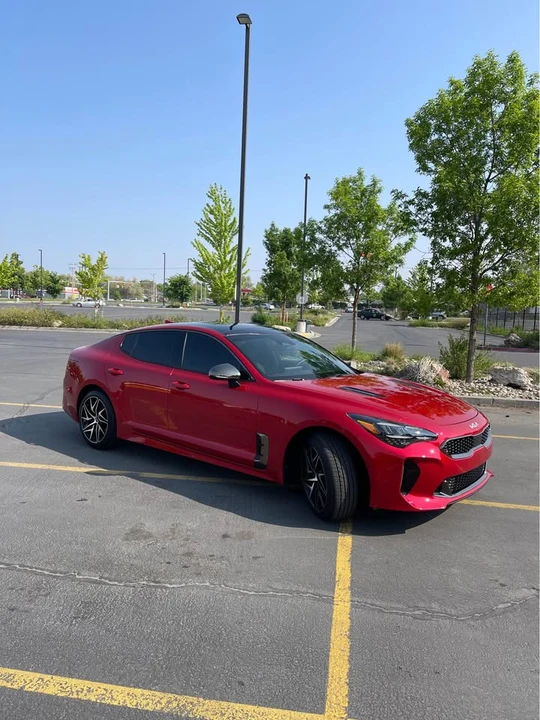 2023 Kia Stinger - Image 2 of 4