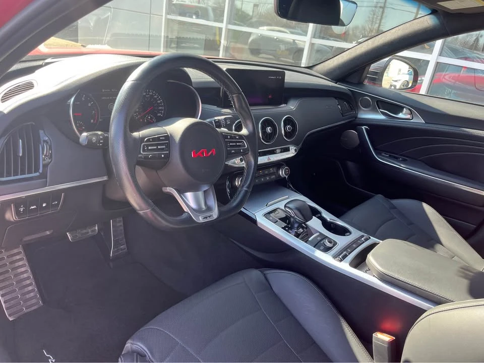 2023 Kia Stinger - Image 10 of 11