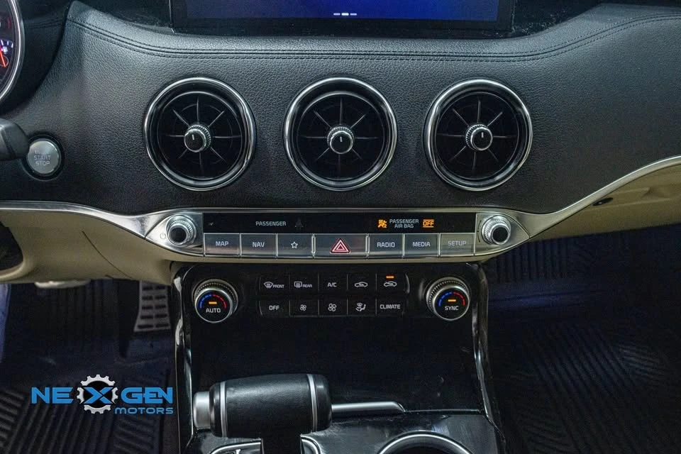 2023 Kia Stinger - Image 14 of 19