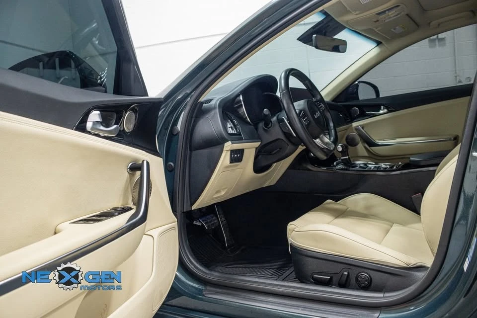 2023 Kia Stinger - Image 9 of 19