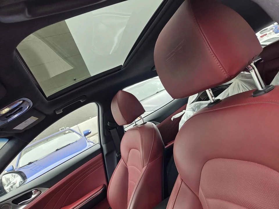 2023 Kia Stinger - Image 8 of 13