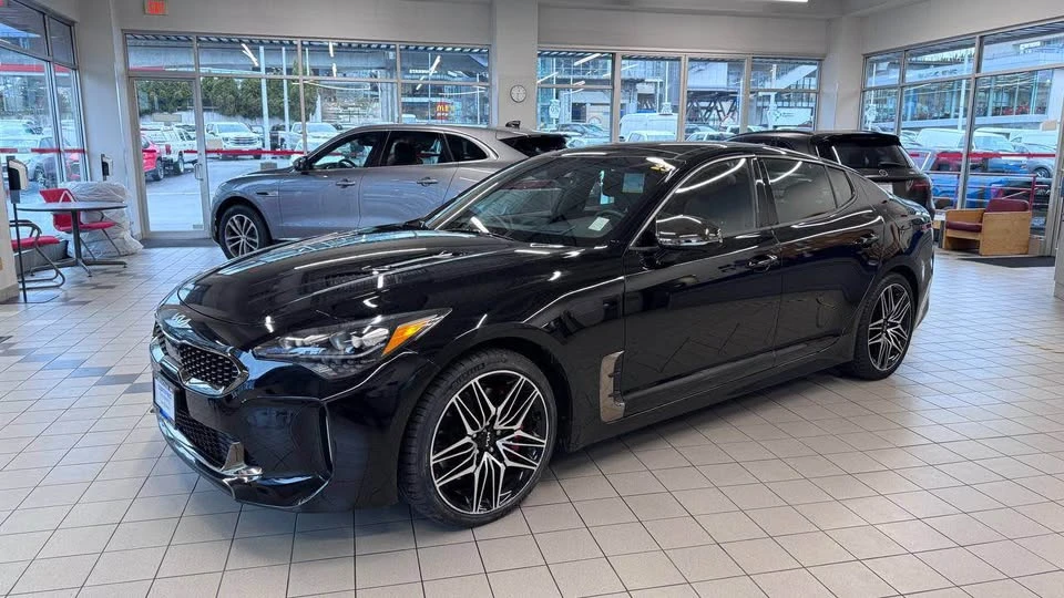 2023 Kia Stinger - Image 2 of 13