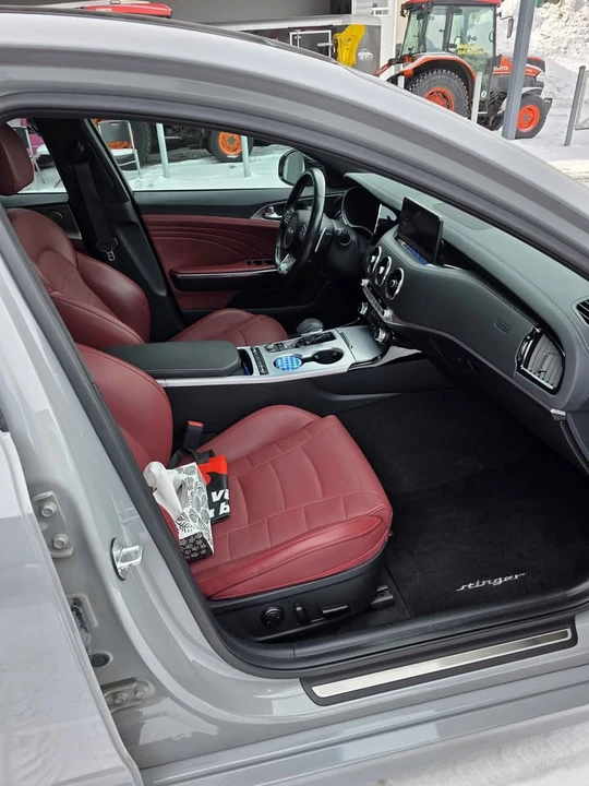 2023 Kia Stinger - Image 4 of 11
