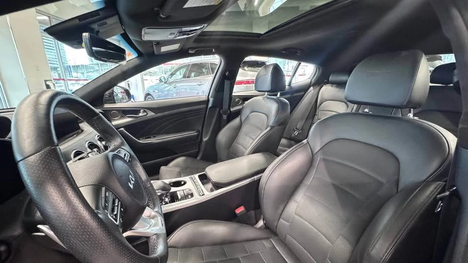 2023 Kia Stinger - Image 10 of 13