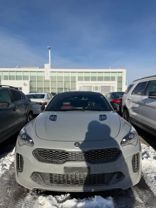 2023 Kia Stinger - Image 2 of 12