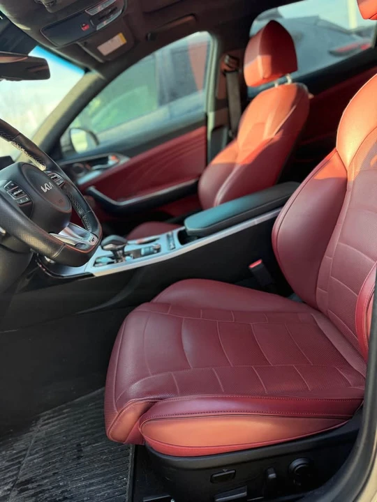 2023 Kia Stinger - Image 10 of 12