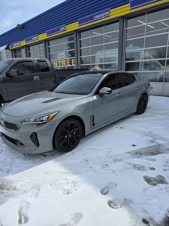 2023 Kia Stinger - Image 10 of 11