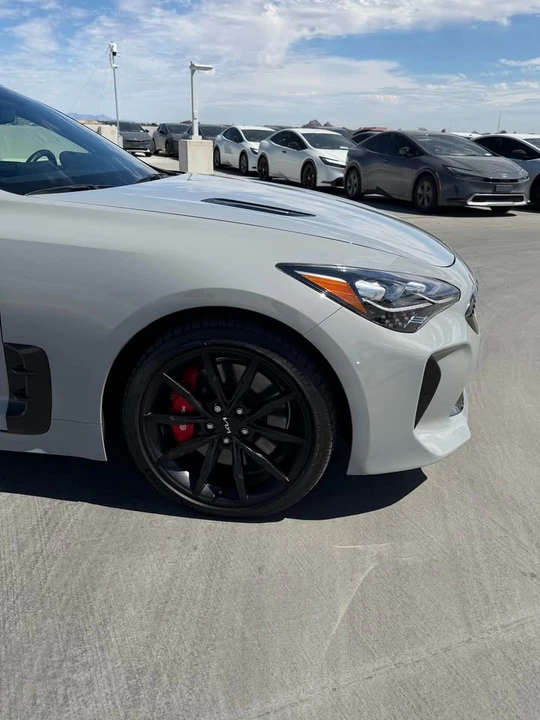 2023 Kia Stinger - Image 7 of 16