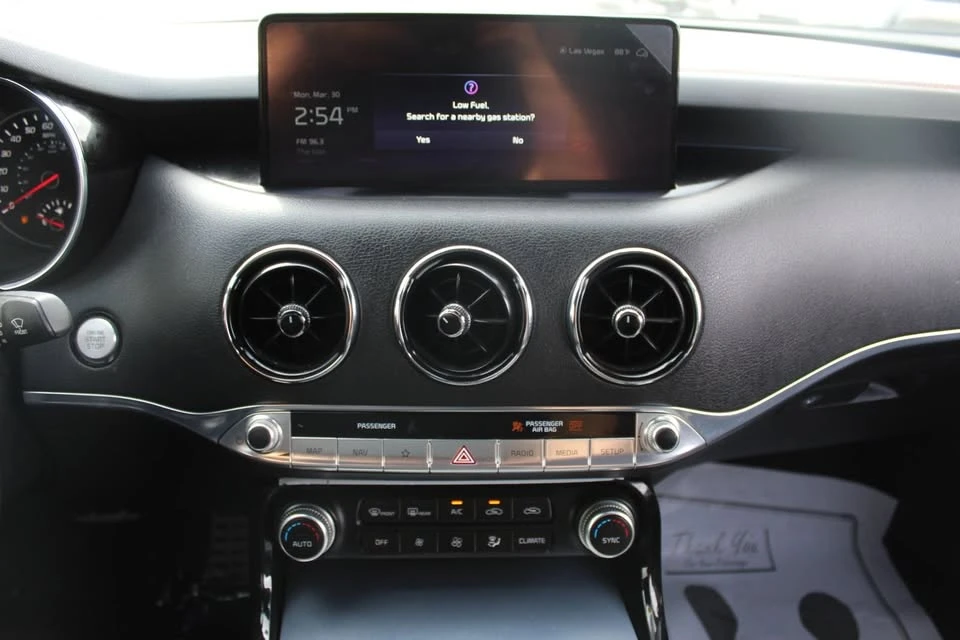 2023 Kia Stinger - Image 14 of 20
