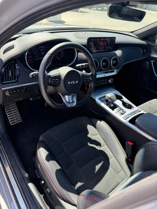2023 Kia Stinger - Image 12 of 16