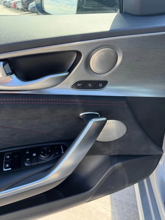 2023 Kia Stinger - Image 11 of 16