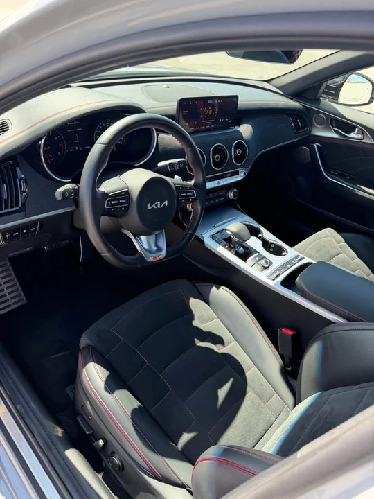2023 Kia Stinger - Image 15 of 16