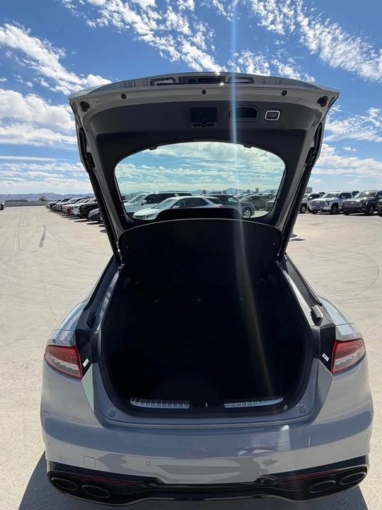 2023 Kia Stinger - Image 13 of 16