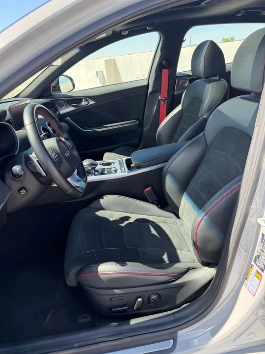 2023 Kia Stinger - Image 9 of 16