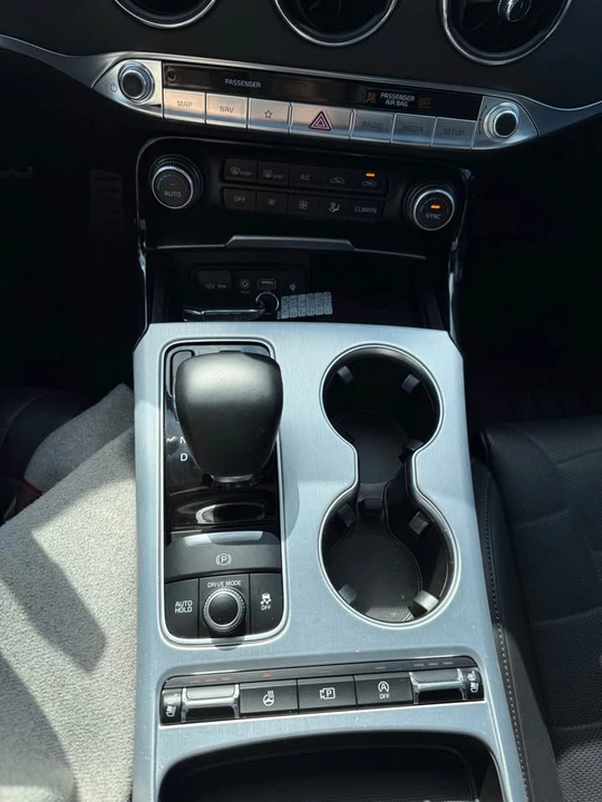 2023 Kia Stinger - Image 7 of 8
