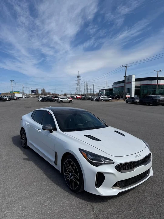 2023 Kia Stinger - Image 2 of 8