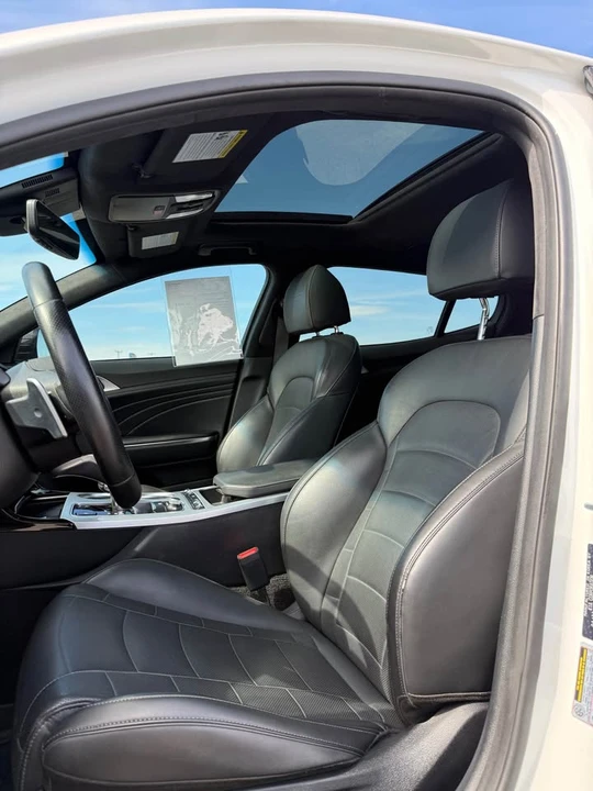 2023 Kia Stinger - Image 5 of 8