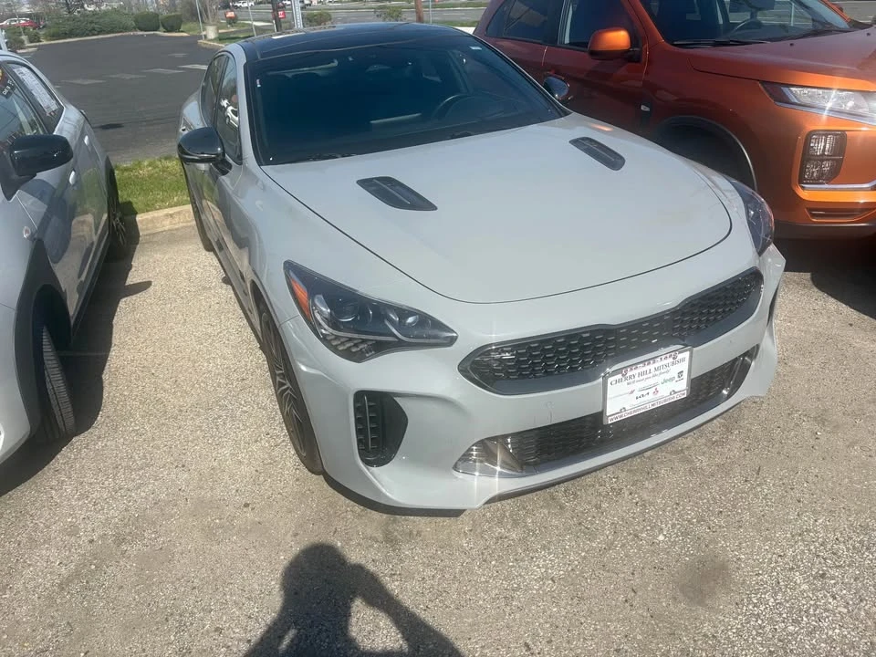 2023 Kia Stinger - Image 2 of 3