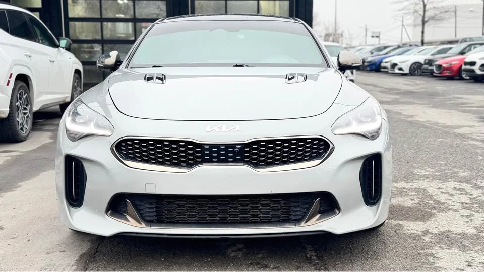 2023 Kia Stinger - Image 2 of 15