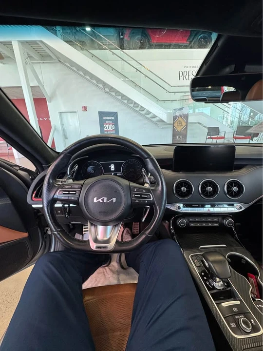 2023 Kia Stinger - Image 4 of 8