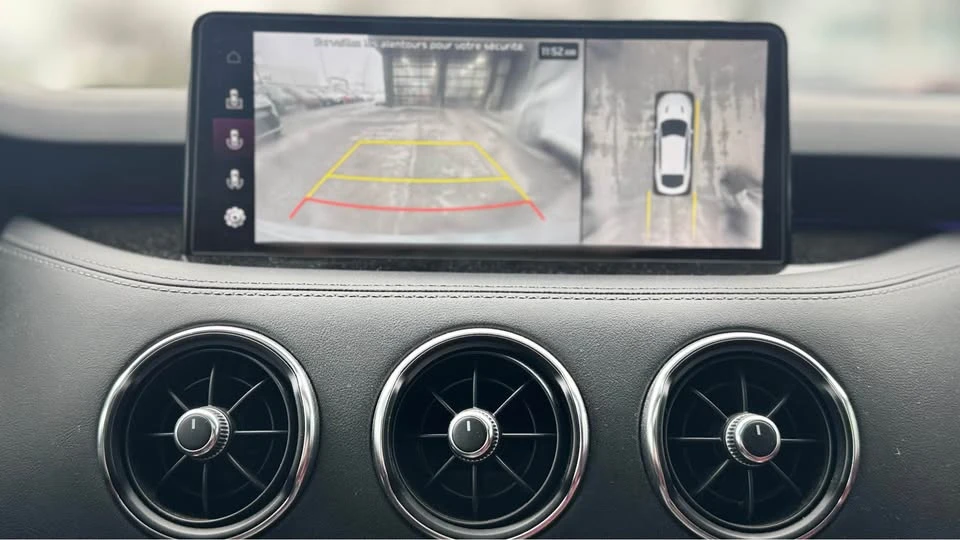 2023 Kia Stinger - Image 10 of 15