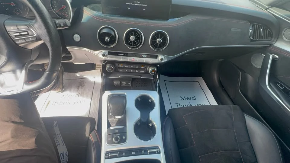 2023 Kia Stinger - Image 9 of 11