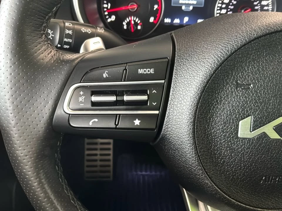 2023 Kia Stinger - Image 14 of 20