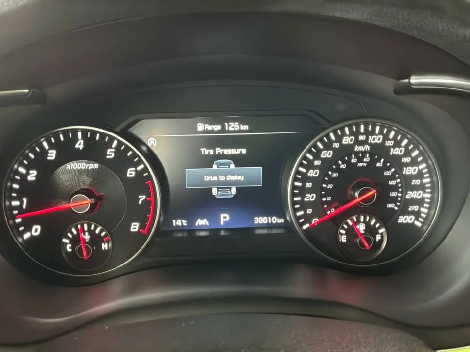 2023 Kia Stinger - Image 12 of 20