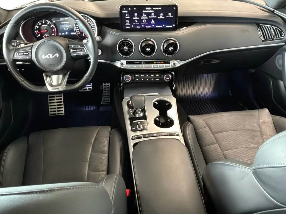 2023 Kia Stinger - Image 17 of 20