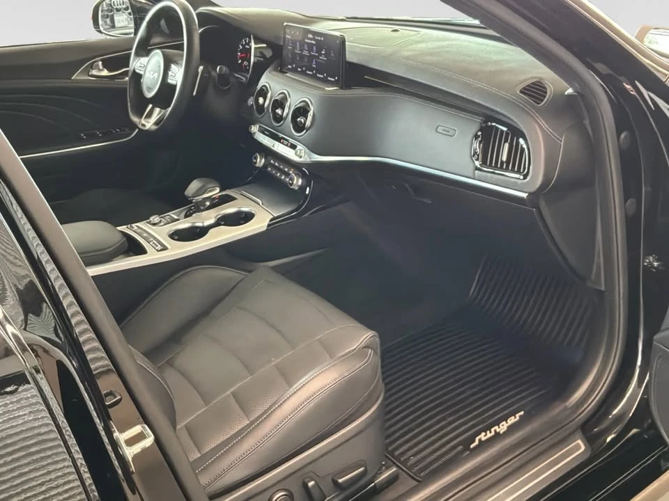 2023 Kia Stinger - Image 18 of 20