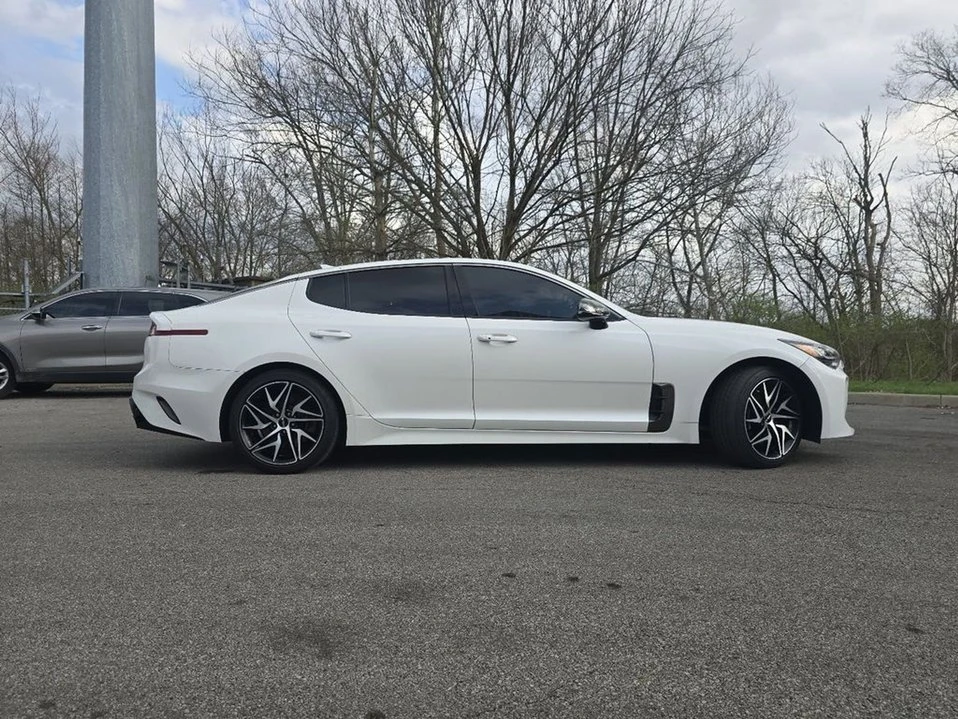 2023 Kia Stinger - Image 17 of 20
