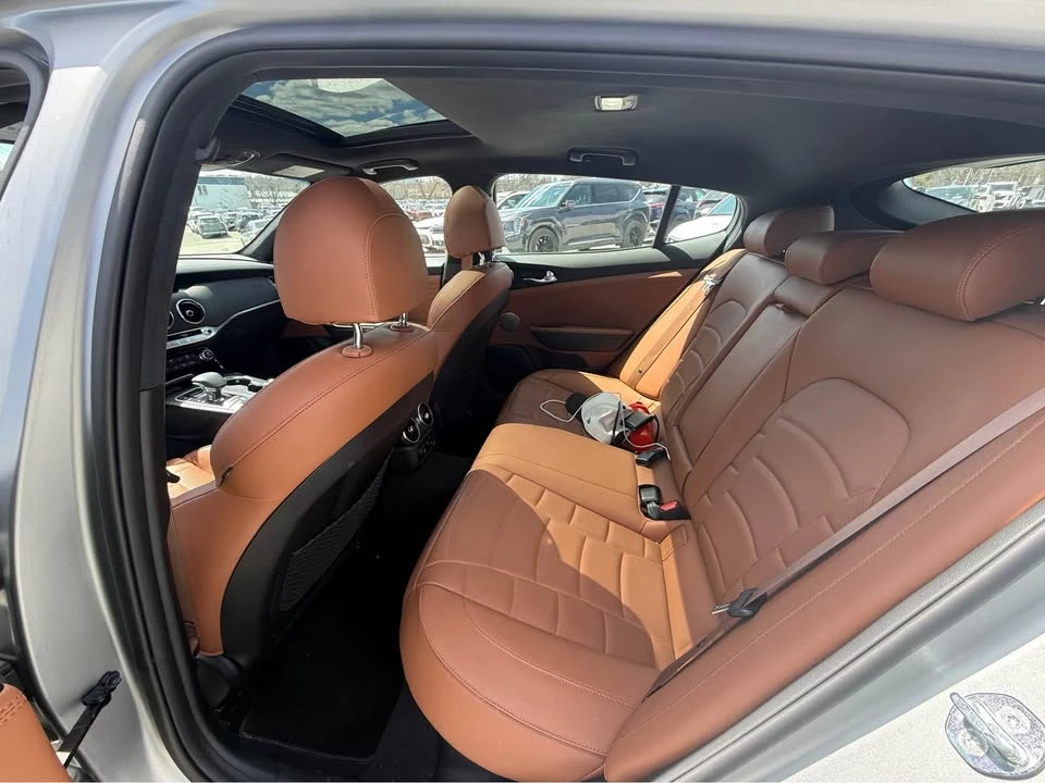 2023 Kia Stinger - Image 9 of 10