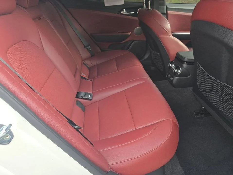 2023 Kia Stinger - Image 19 of 20
