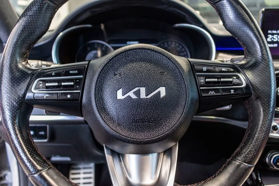 2023 Kia Stinger - Image 9 of 20