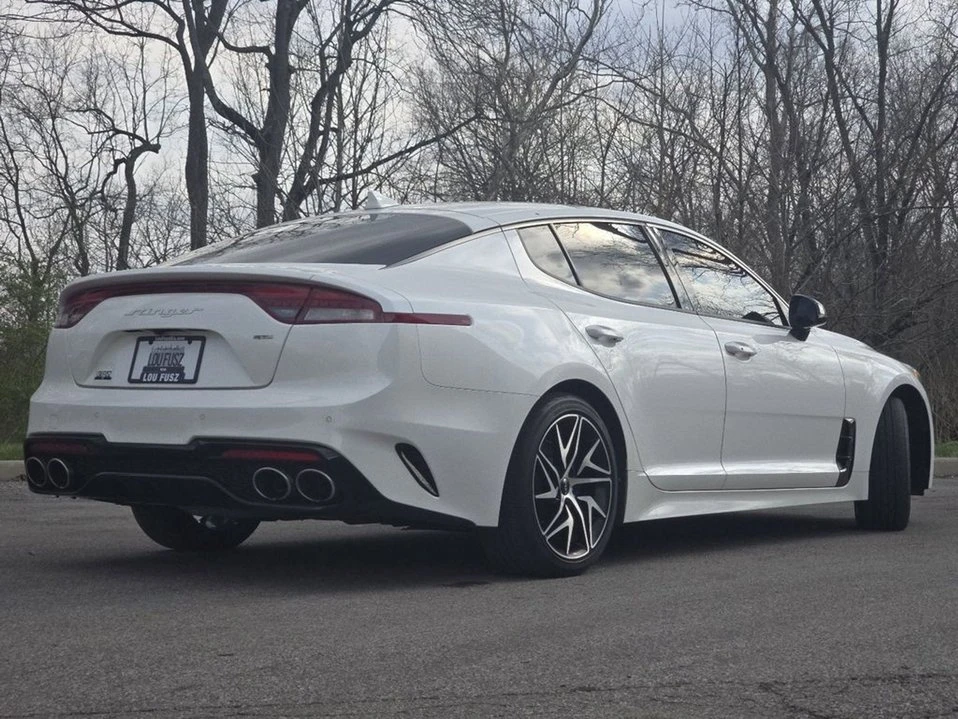 2023 Kia Stinger - Image 16 of 20