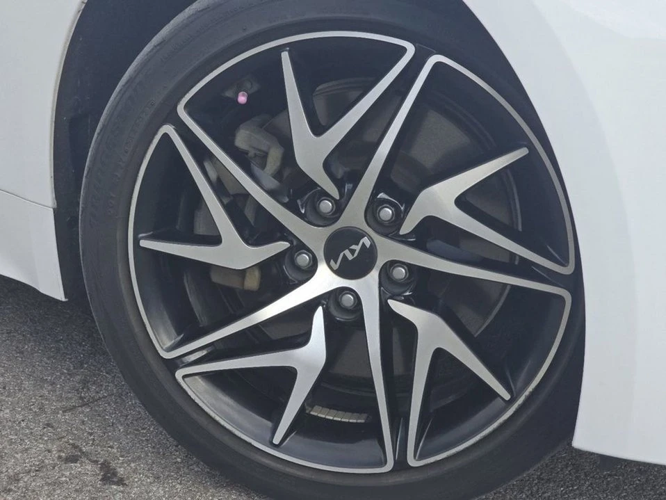 2023 Kia Stinger - Image 10 of 20