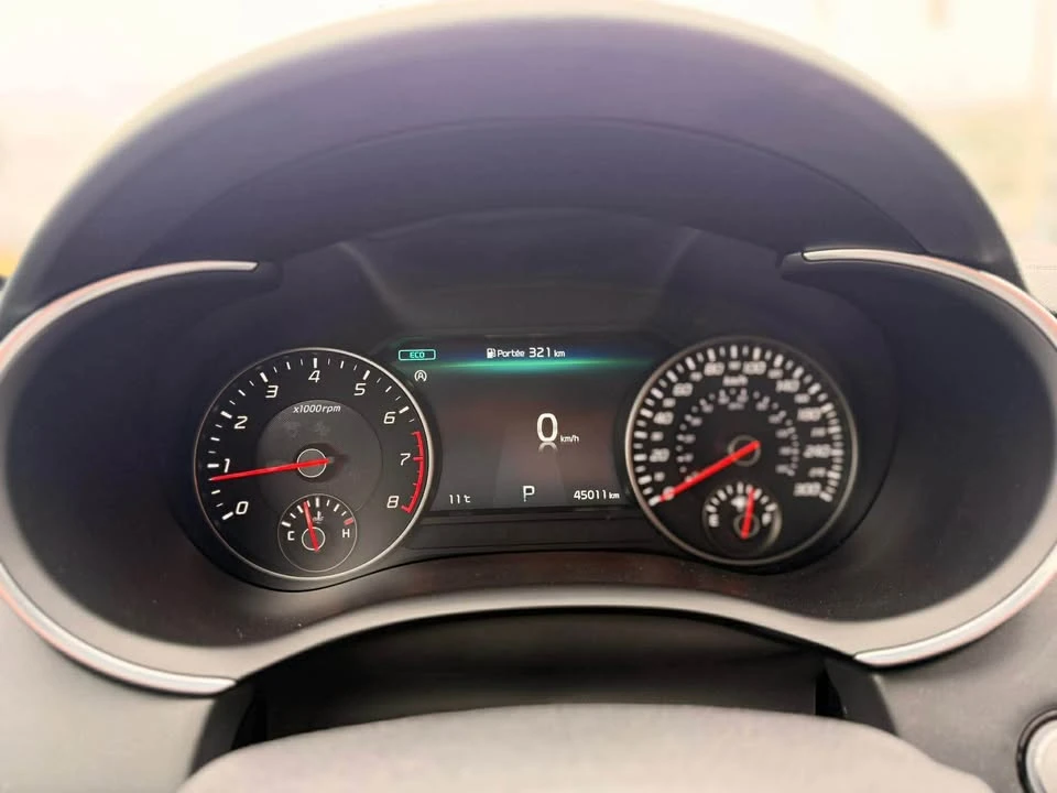 2023 Kia Stinger - Image 9 of 11
