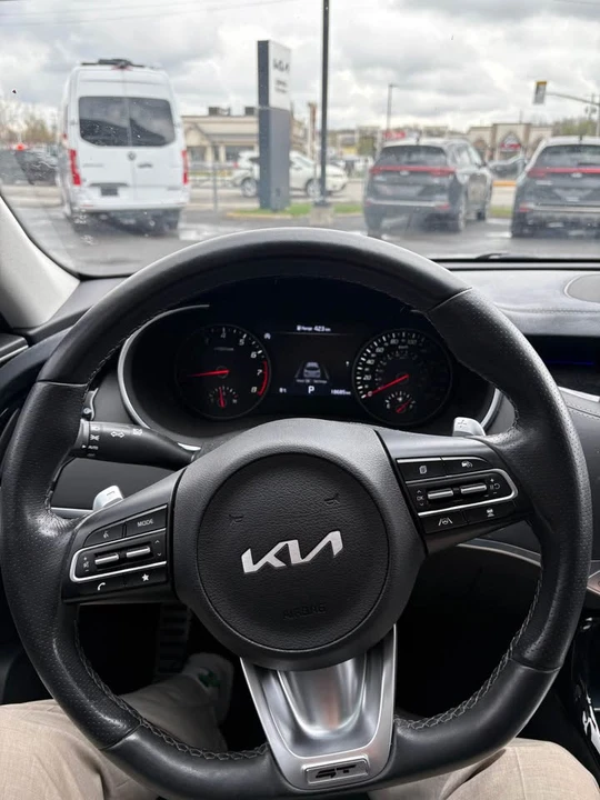 2023 Kia Stinger - Image 10 of 14