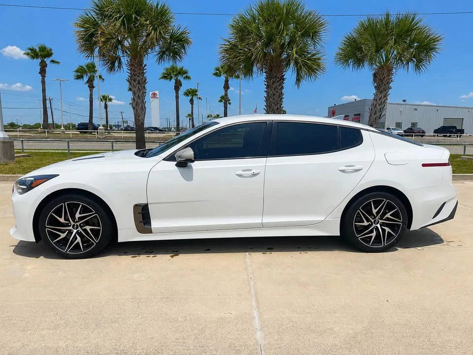2023 Kia Stinger - Image 2 of 4