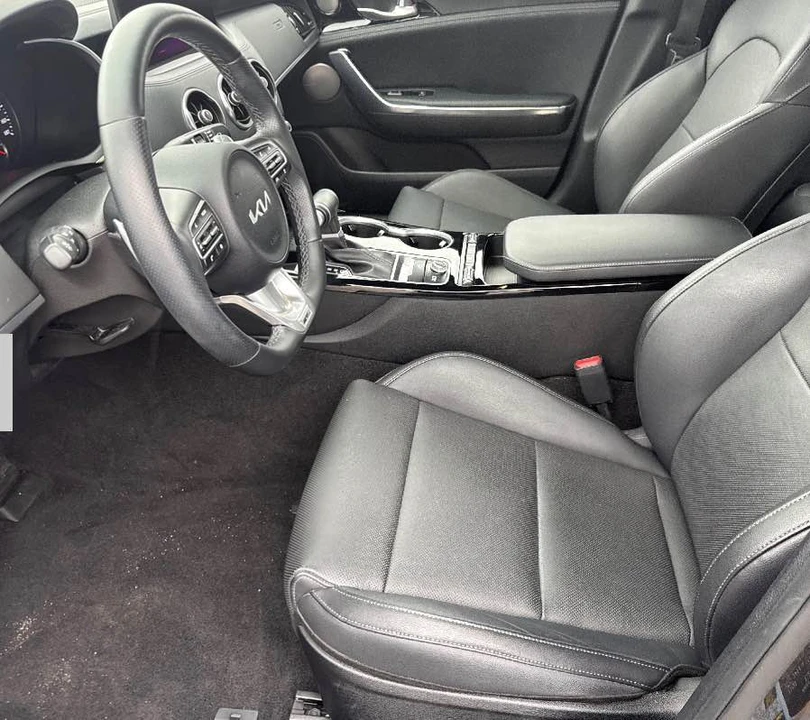 2023 Kia Stinger - Image 3 of 4