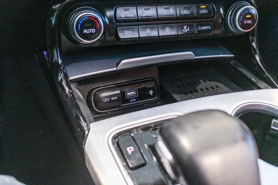 2023 Kia Stinger - Image 18 of 20