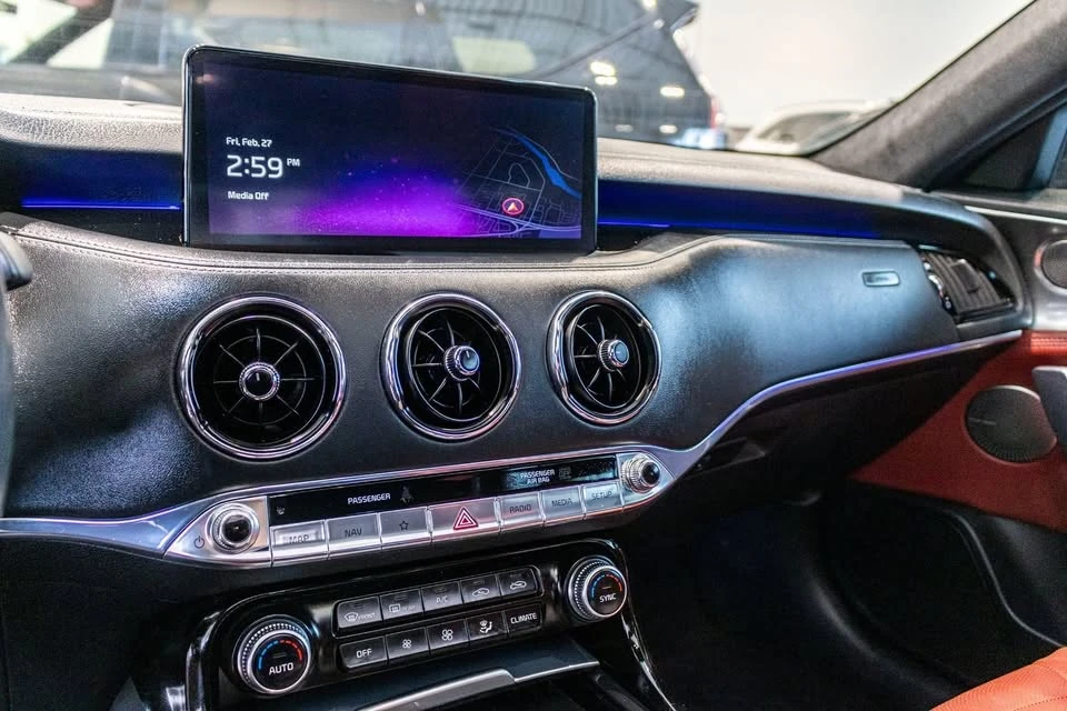 2023 Kia Stinger - Image 12 of 20