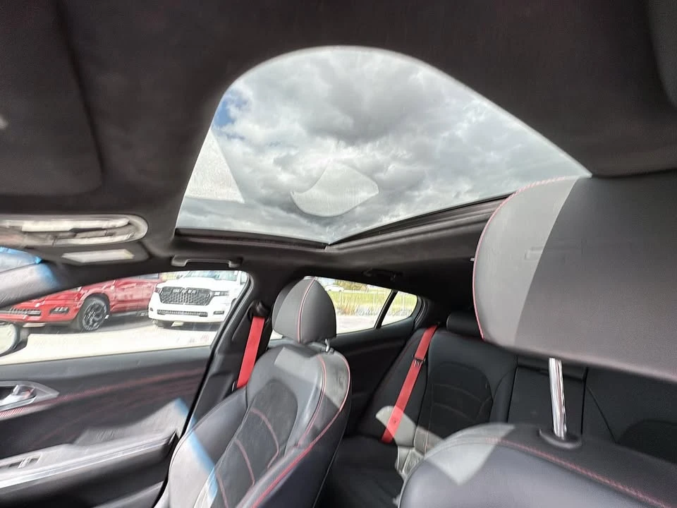 2023 Kia Stinger - Image 11 of 12