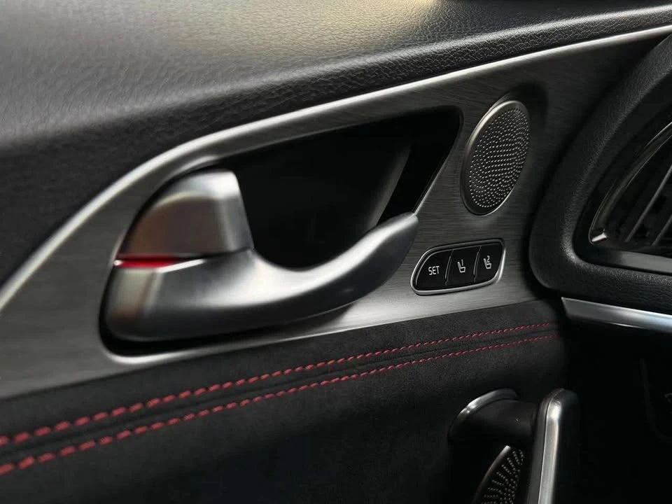 2023 Kia Stinger - Image 16 of 20