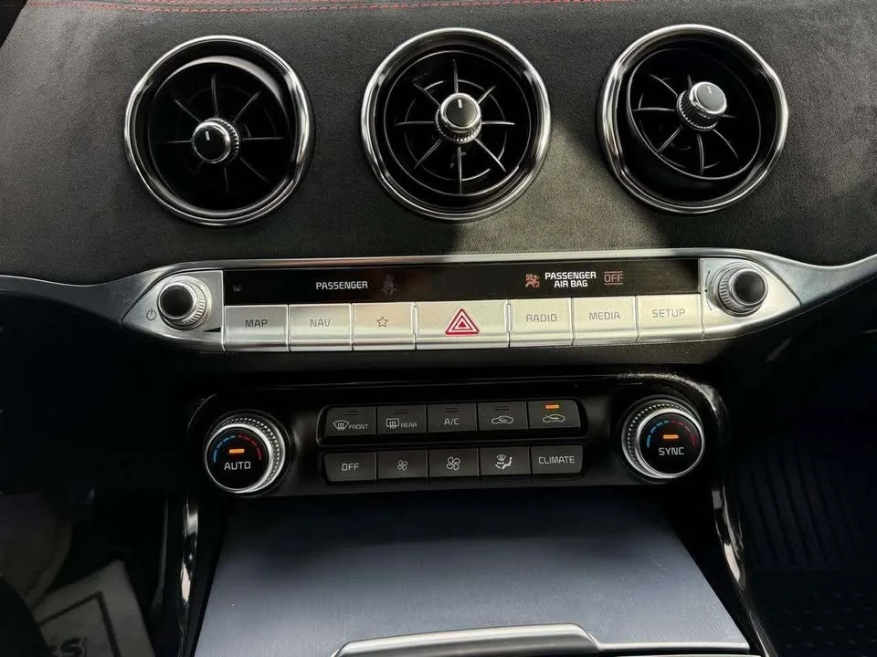 2023 Kia Stinger - Image 19 of 20