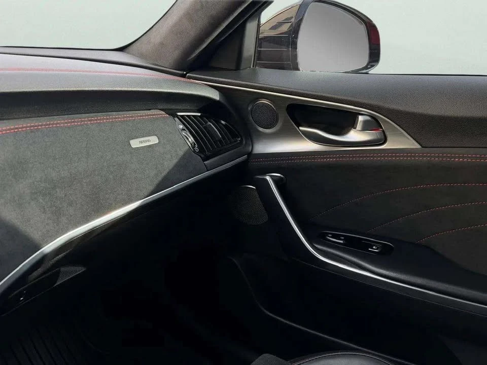 2023 Kia Stinger - Image 18 of 20