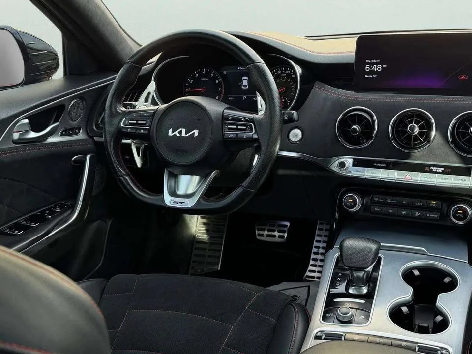 2023 Kia Stinger - Image 11 of 20