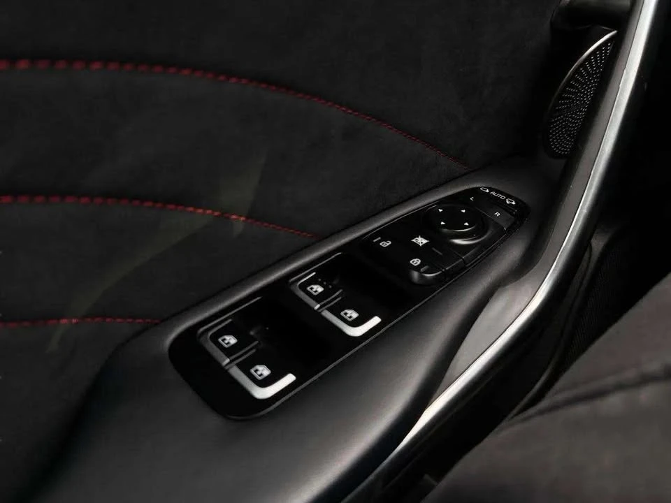 2023 Kia Stinger - Image 15 of 20